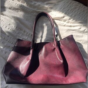 Women's Burgundy Textured Tote Bag